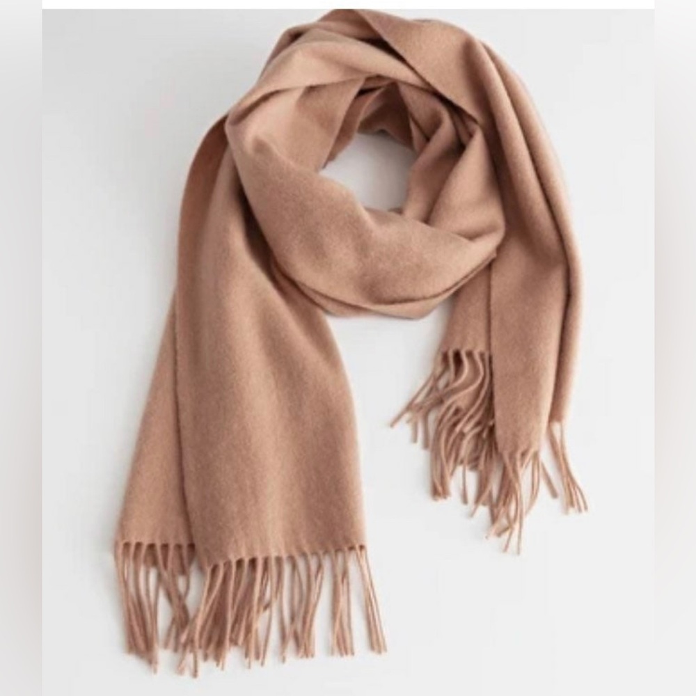 & Other Stories Beige/Camel 100% Wool Fringe Blanket Scarf
